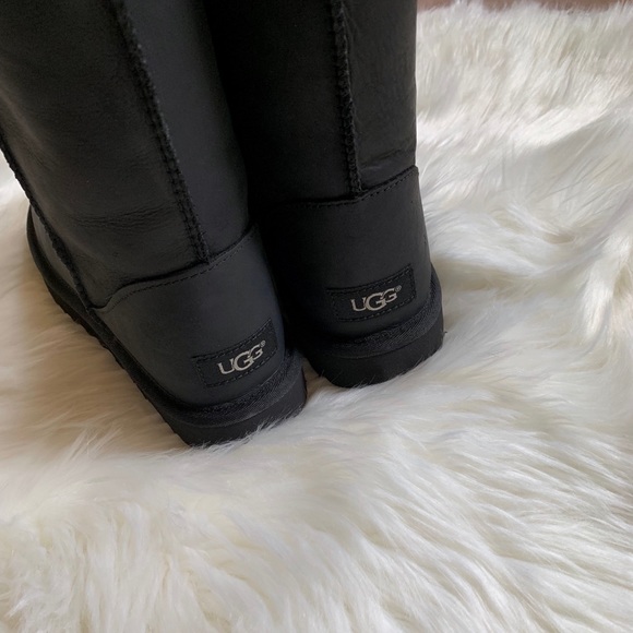 UGG Classic Short Black Leather Boots - Picture 4 of 8
